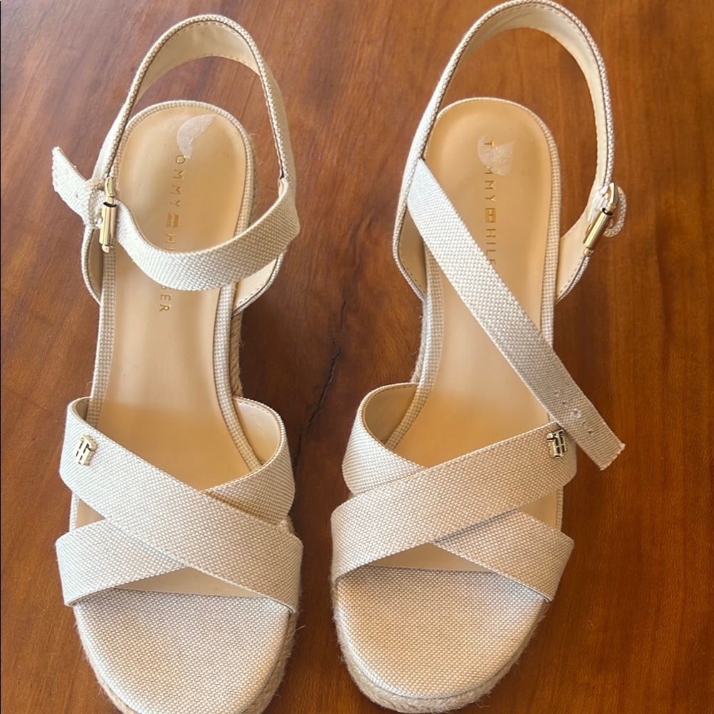 Tommy Hilfiger Women's Beige Strappy Sandals